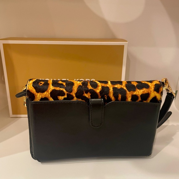 Michael Michael Kors
leopard print convertible crossbody bag - Picture 4 of 7